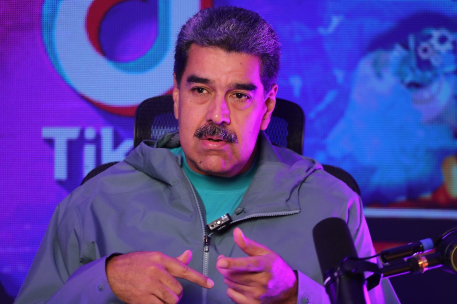 Oficialismo pidió a sus seguidores romper «bloqueo comunicacional» contra Maduro