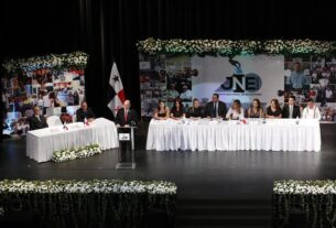 Presidente de Panamá promete repatriar migrantes que crucen el Darién