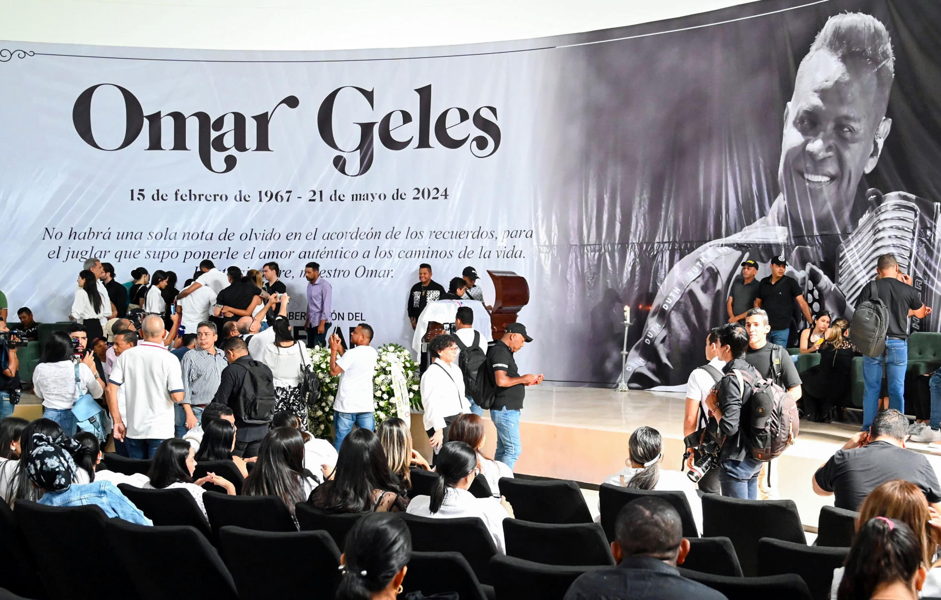 Una multitud le dio el último adiós a Omar Geles