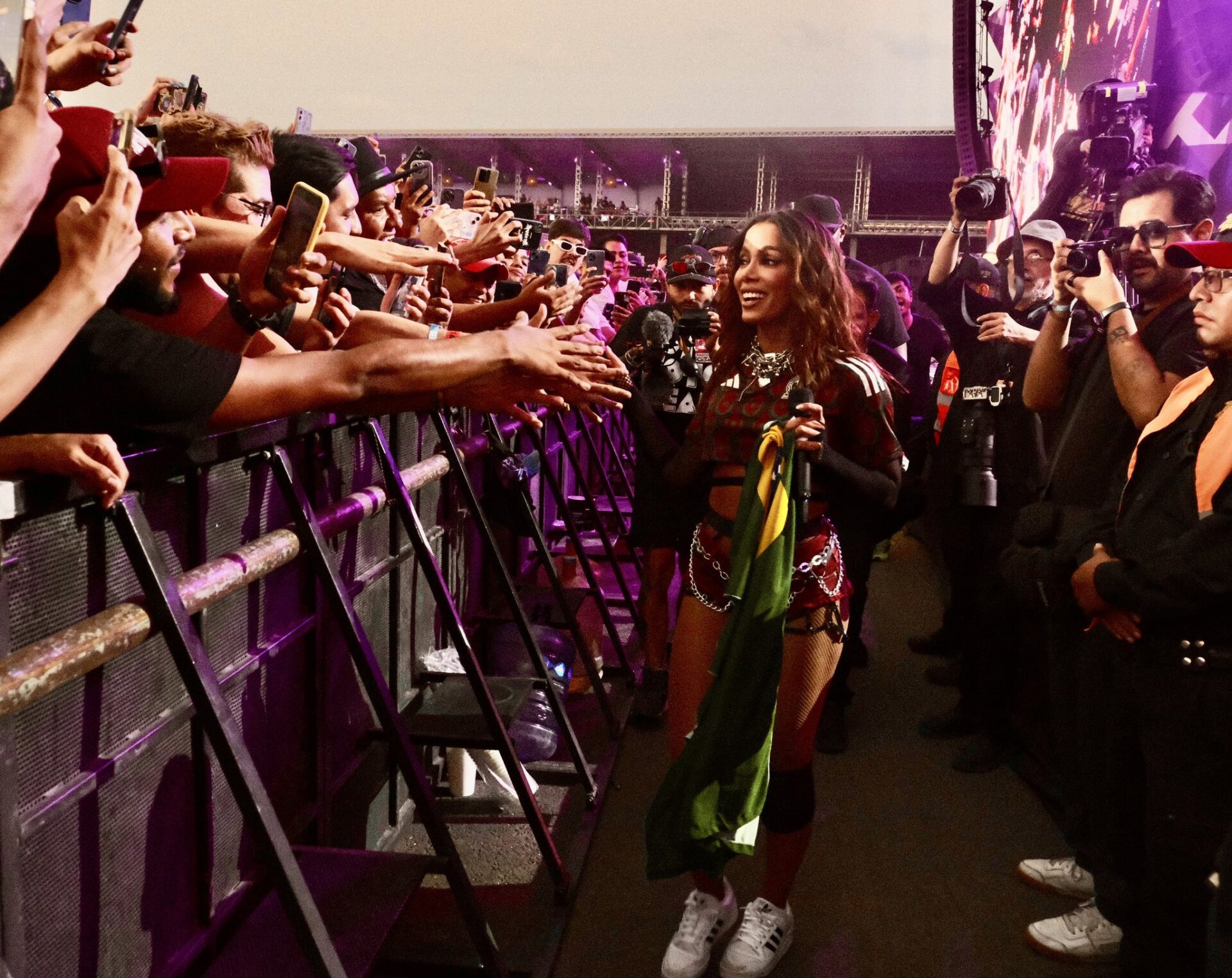 Anitta llevó su funk y "bellakeo" a Bogotá