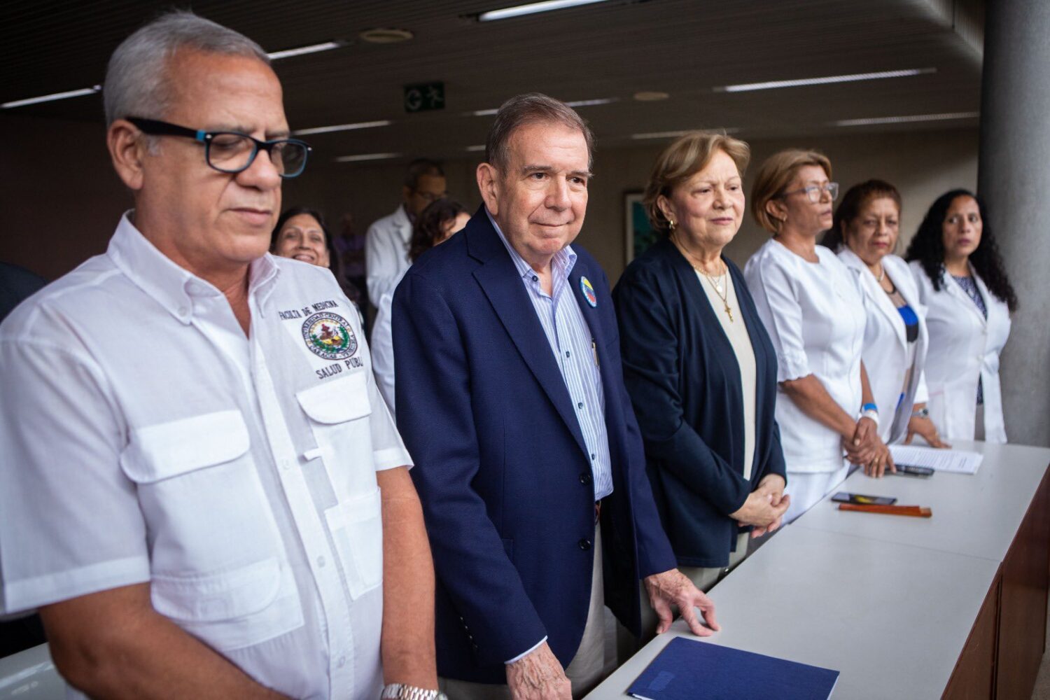 Edmundo González propone alianzas internacionales para recuperar el sector salud