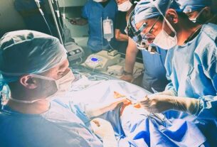 ¡Experiencia inolvidable! Dr. Froilán Páez compartió quirófano con Sercan Göde en RINO MASTER PERÚ 2024 - FOTO