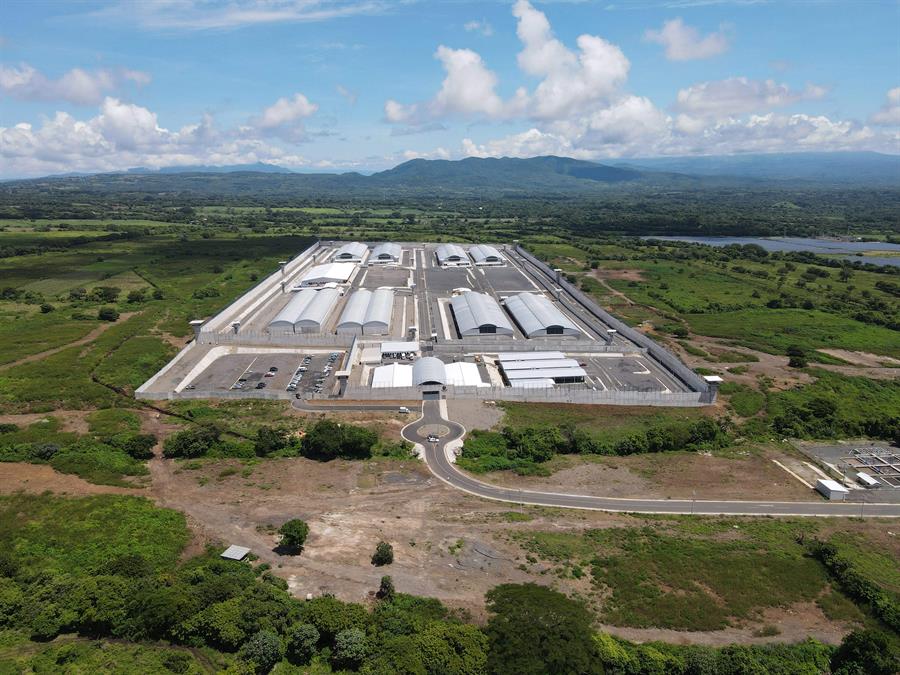 Advierten presunta contaminación por megacárcel en El Salvador