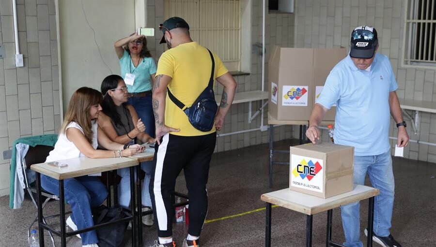 CNE: 100% del personal técnico acudió a los centros de votación