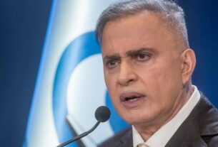 Fiscal Saab aspira investigar con Colombia acusación de paramilitares