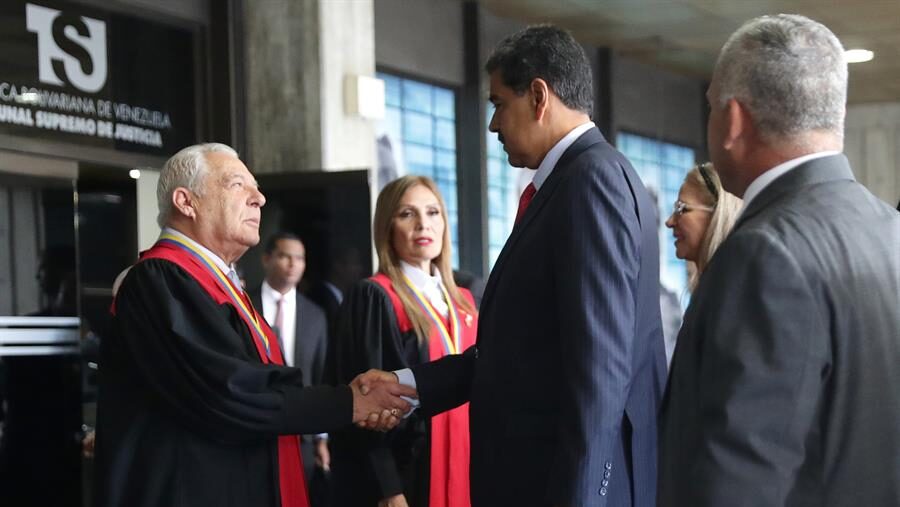Maduro interpone recurso de amparo ante sala electoral del TSJ
