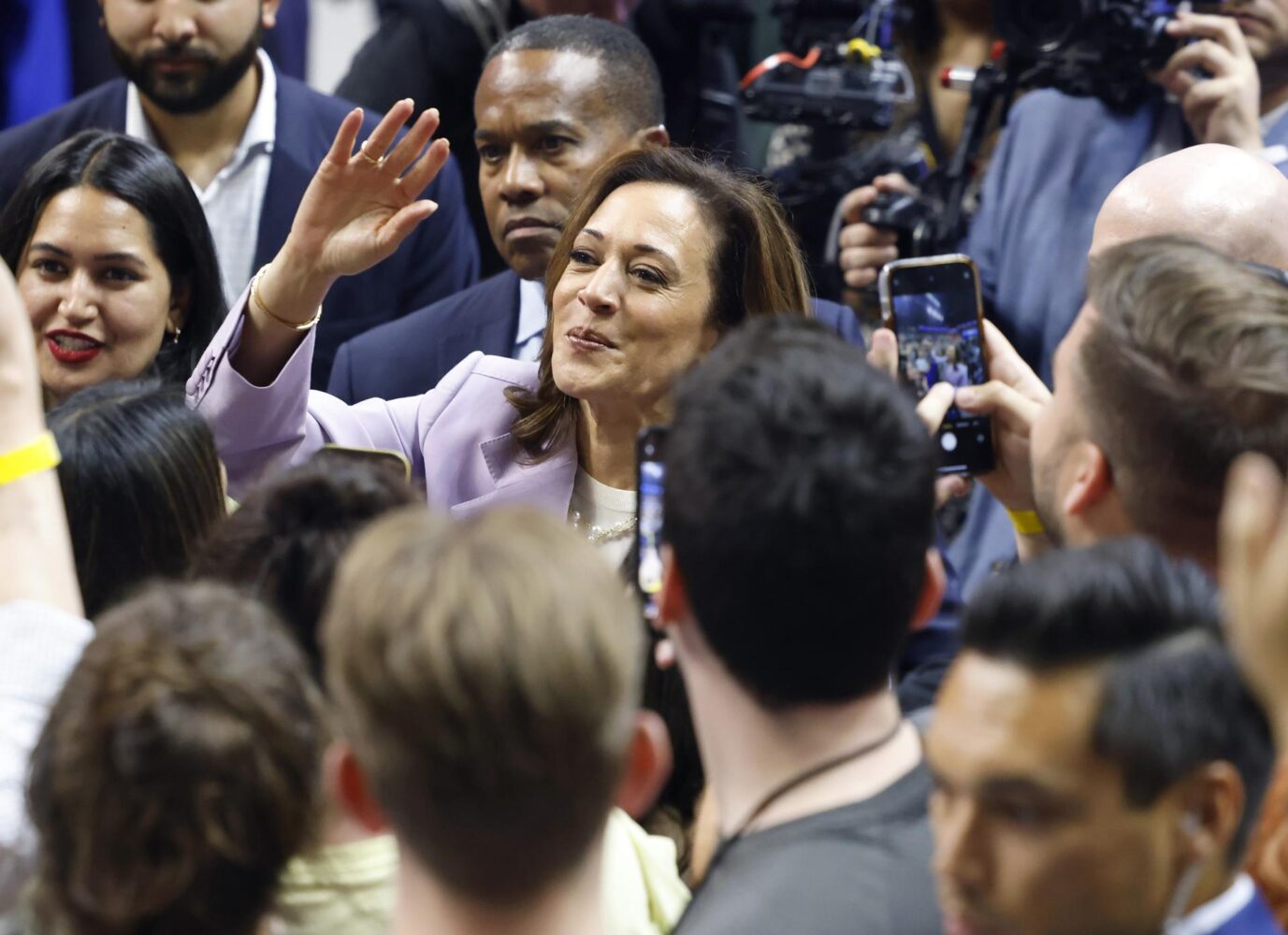 Campaña de Kamala Harris realizó inversión millonaria en anuncios electorales