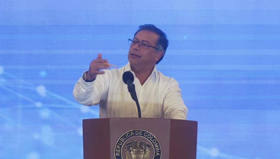 Gustavo Petro dice que la Inteligencia Artificial puede extinguir la humanidad