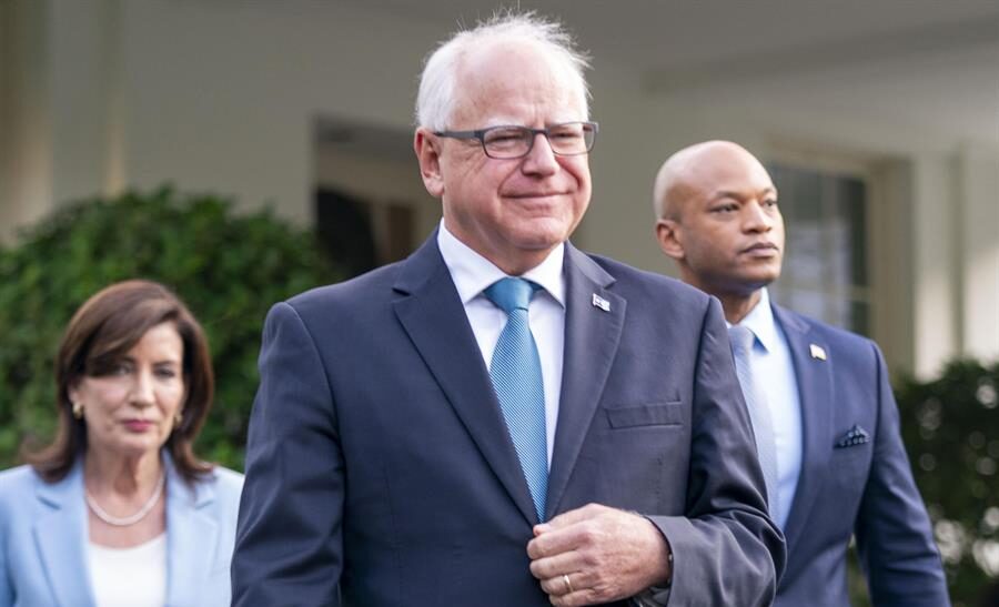 Kamala Harris formaliza su candidatura con Tim Walz para vicepresidente