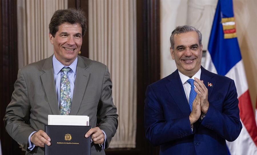 República Dominicana y EEUU firman pacto de Cielos Abiertos