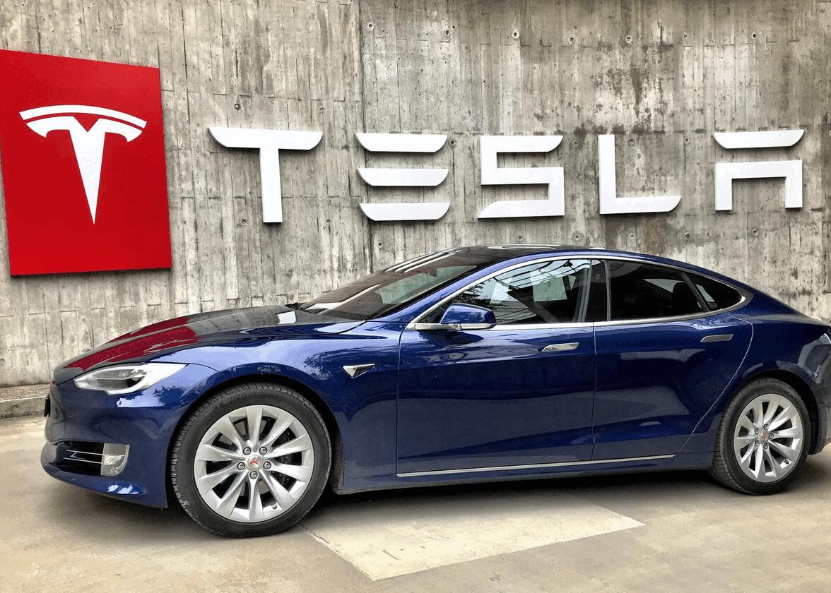 Tesla llamó a revisión a más de 1.800.000 vehículos en EE.UU.