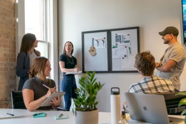 Fundación Randstad y Nestlé convocan los Premios DIVERStem 2024 para mujeres en ciencia y tecnología