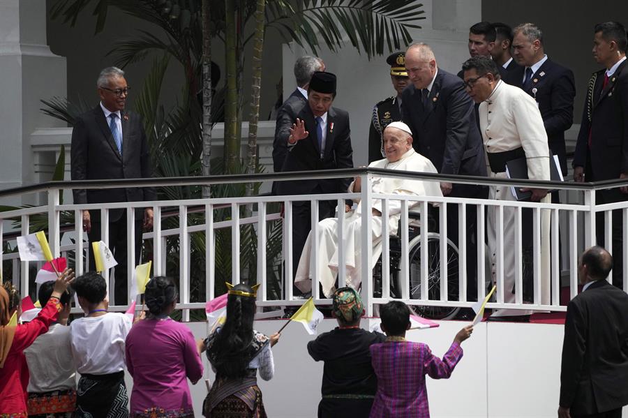 El papa Francisco critica «que haya familias que prefieren tener un perro a un hijo»