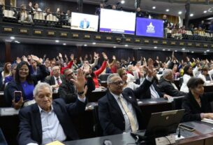 Parlamento venezolano le pedirá al gobierno romper «todas las relaciones» con España