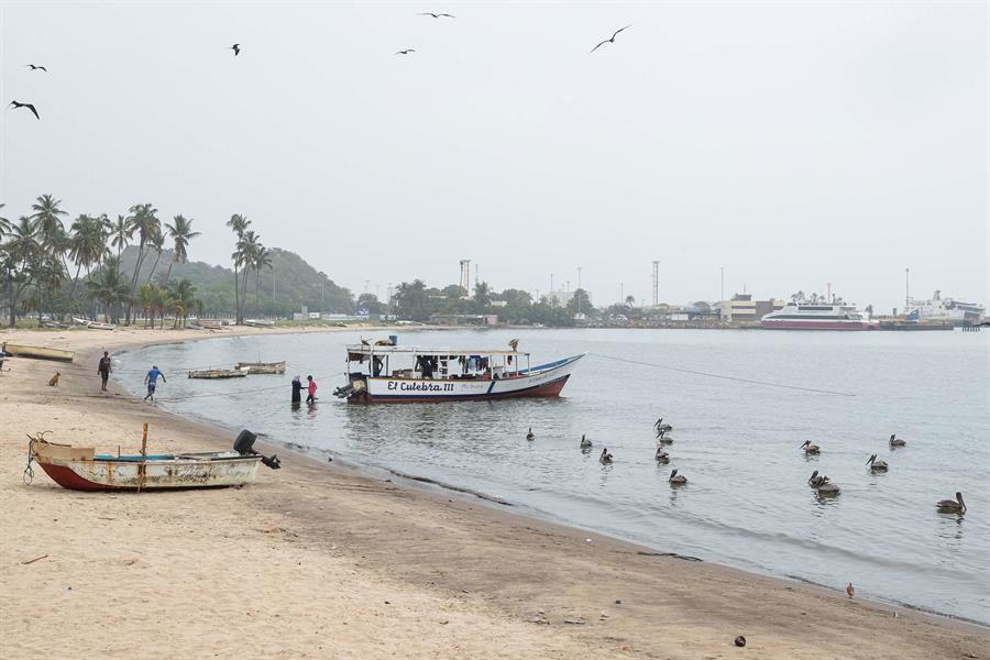 Venezuela hizo una «limpieza submarina» en 450 playas