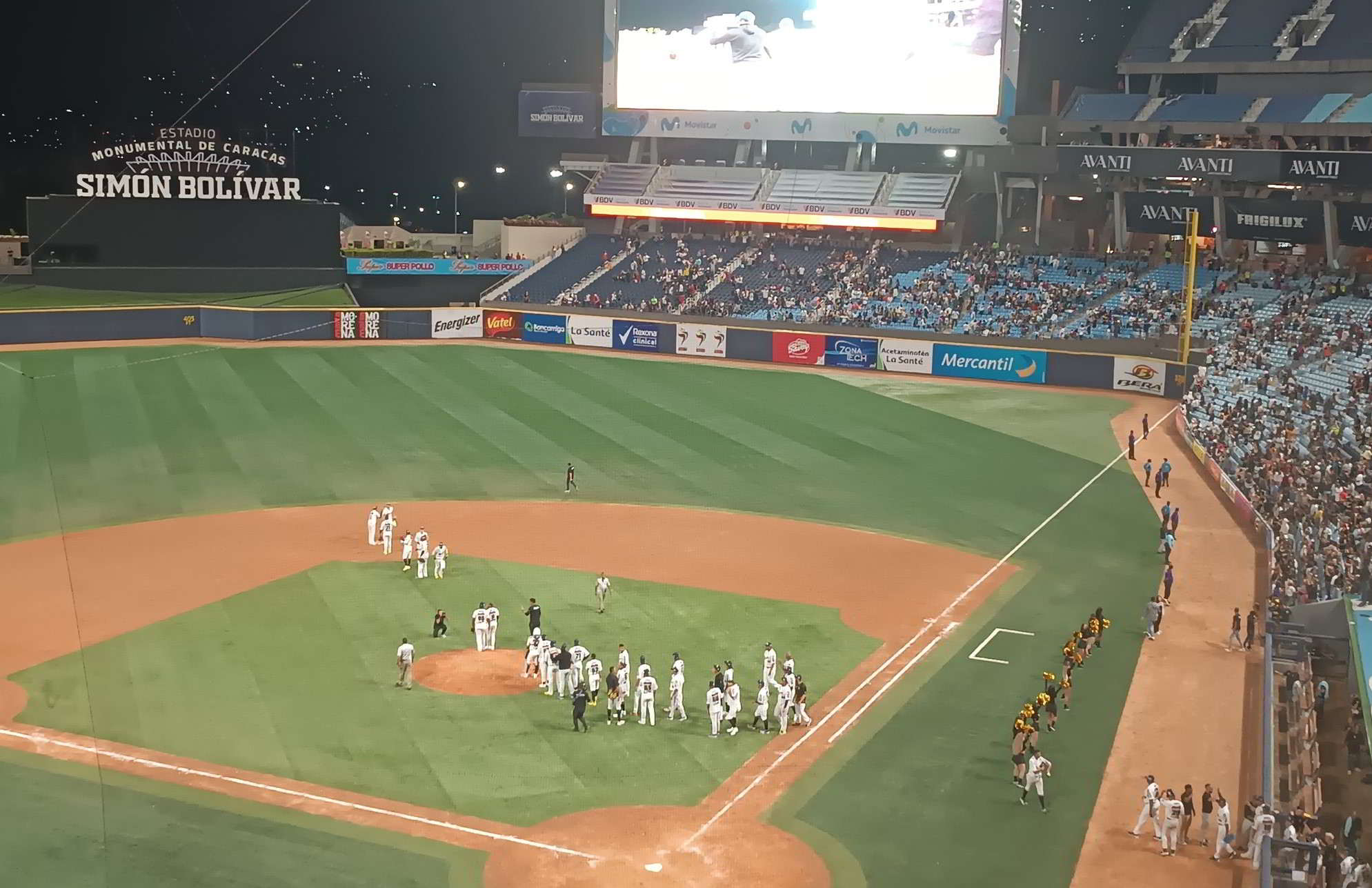 Primer juego de la temporada: Leones impusieron su ofensiva a las Águilas