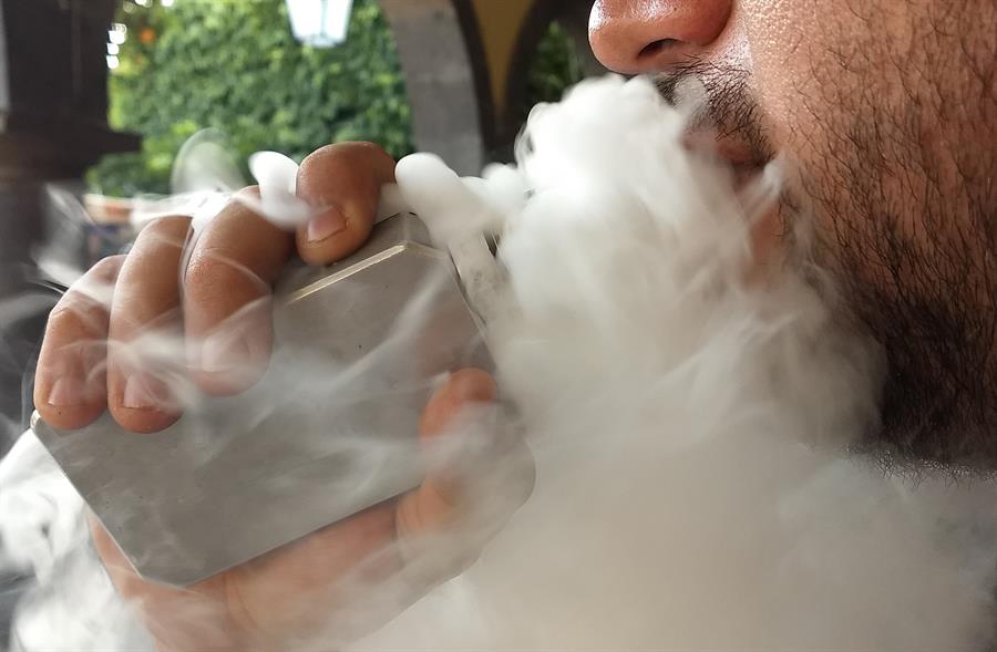Inhalación del vapeador.