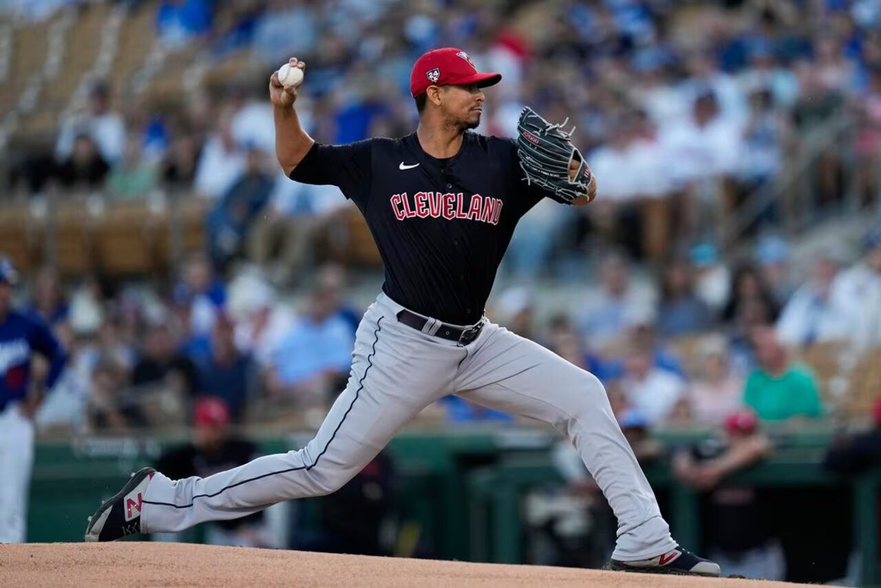 Carlos Carrasco desea lanzar dos temporadas más en la MLB