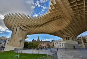 Historia de la Arquitectura Moderna: Un Viaje a Través del Tiempo con Francesco Lovaglio Tafuri