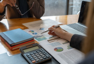 Cómo se diferencia la administración financiera de la contabilidad