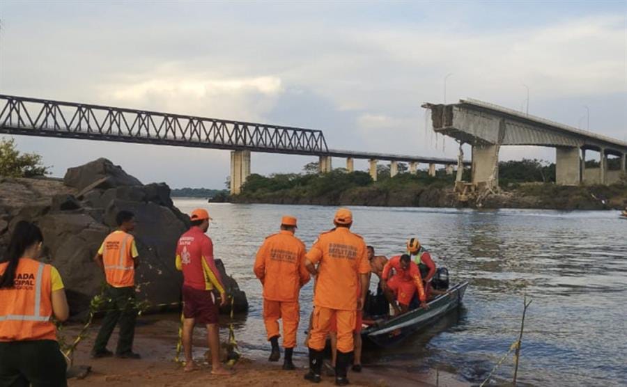 Ocho muertos y 9 desaparecidos por el derrumbe de un puente en Brasil
