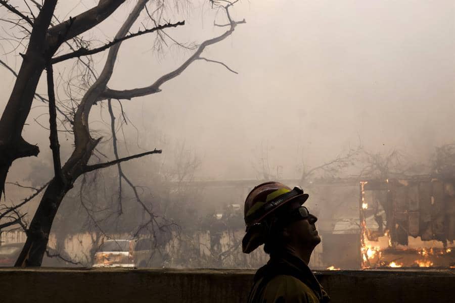 Al menos 13 desaparecidos y 11 muertos en los incendios de Los Ángeles