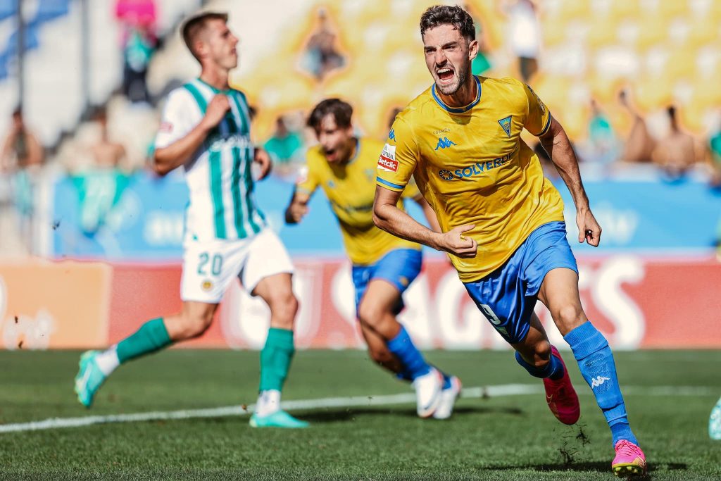 Alejandro Marqués anota en la victoria del Estoril