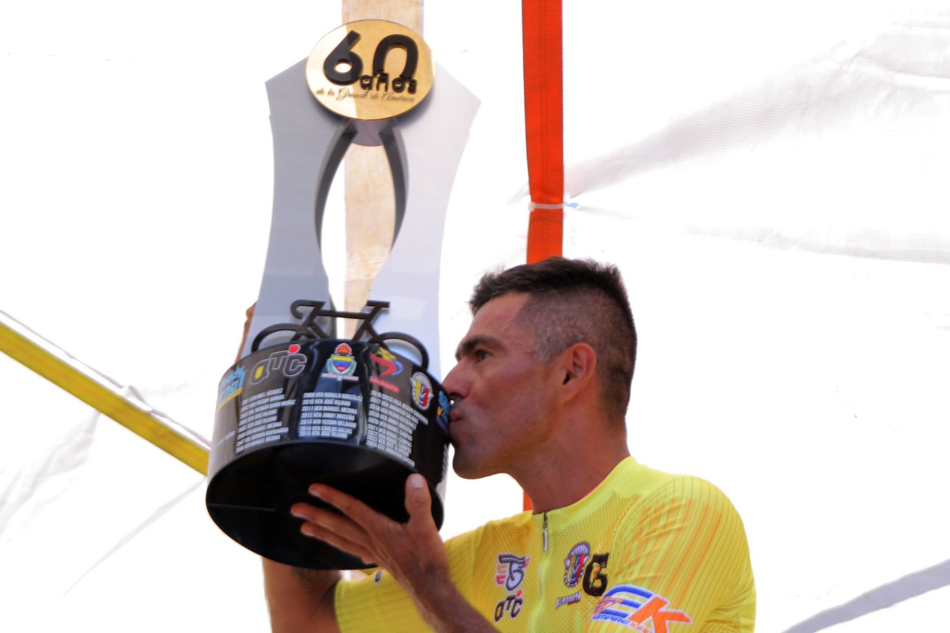 Eduin Becerra se convirtió en el campeón de la Vuelta al Táchira