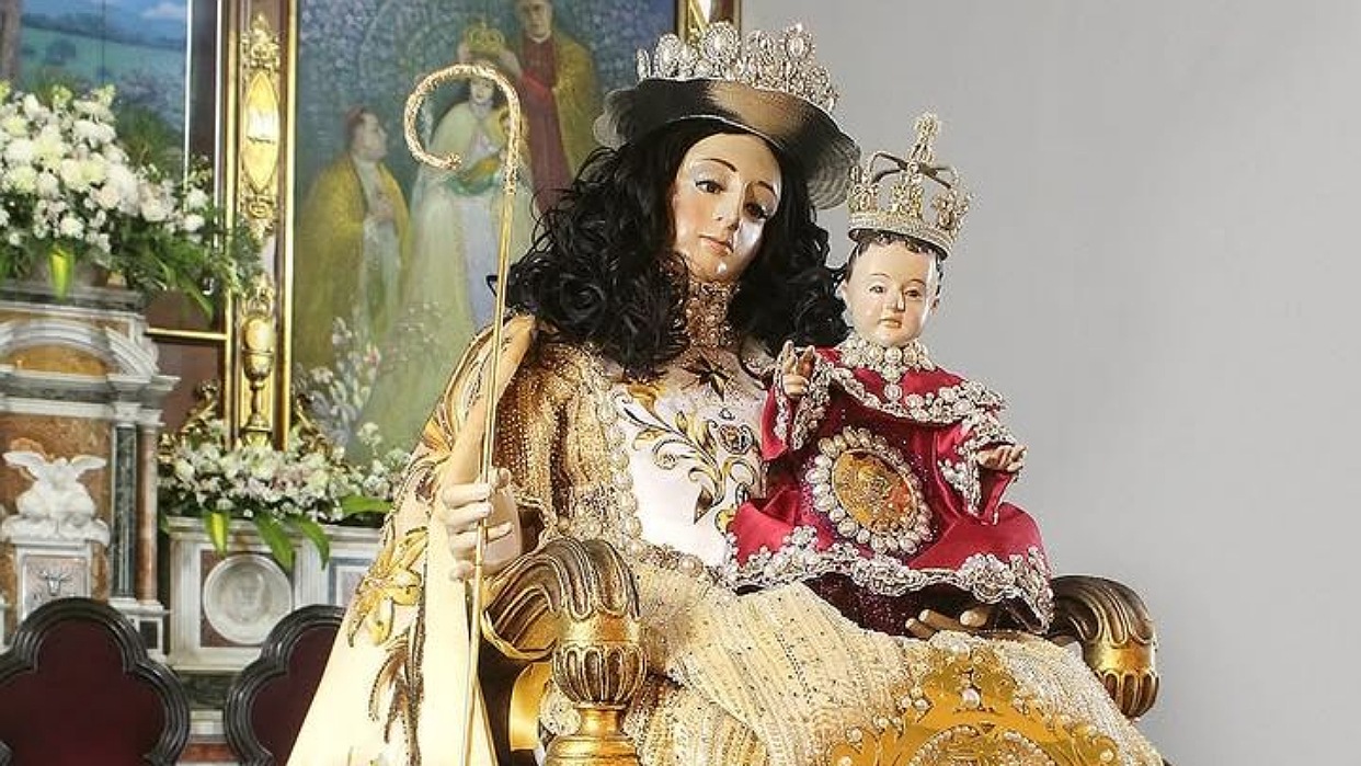 Feligreses participan en la multitudinaria peregrinación de la Divina Pastora