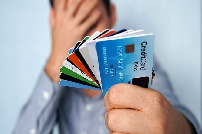 Luis Alberto Pérez González - Desmitificando las Tarjetas de Crédito; Mitos Comunes que Debes Conocer - FOTO