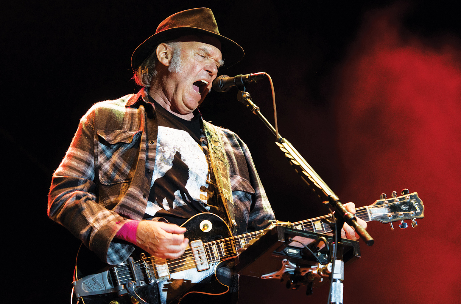 Neil Young descarta presentarse en Glastonbury 2025
