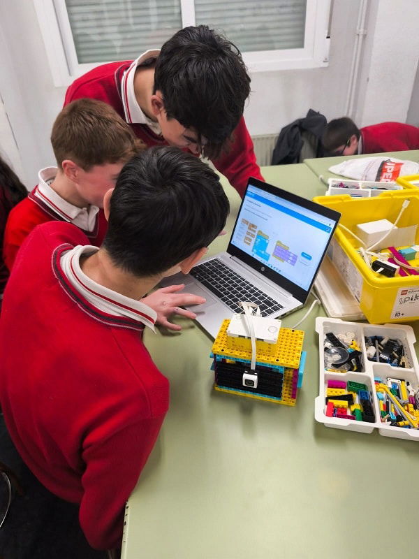 “ROBOTIX C360 garantiza un aprendizaje efectivo, es motivador y fácil de integrar” ROBOTIX C360