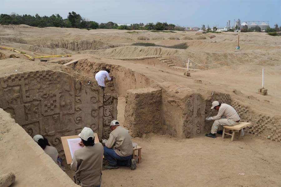 Dañan con maquinaria pesada la ciudad de barro más grande de América
