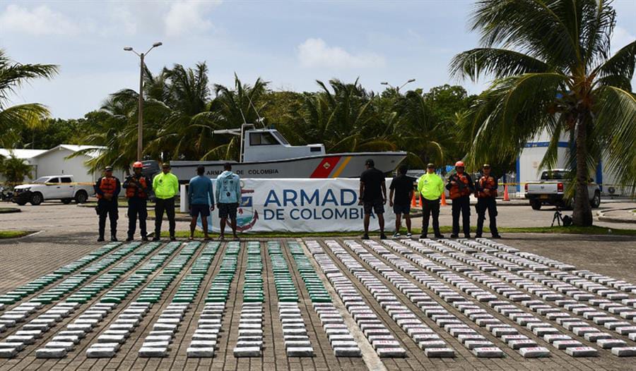 Incautaron más de 800 kilos de droga en aguas del Caribe colombiano