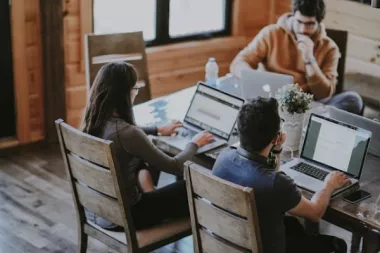  Educación financiera para jóvenes: clave para un futuro sostenible