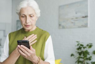 Cómo pueden los adultos mayores disminuir sus riesgos en la internet