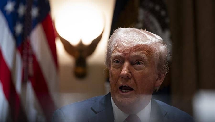 Critican la orden de Trump de declarar el inglés como idioma oficial de EEUU