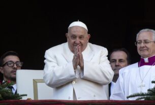 El papa Francisco se encuentra estable dentro de la "complejidad"