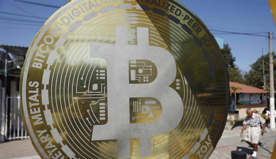 Trump emite orden ejecutiva que crea una reserva estratégica de criptomonedas