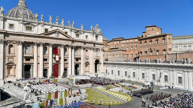 “Cristo, nuestra Pascua, nos bendiga y conceda su paz al mundo entero” exalta el Papa León