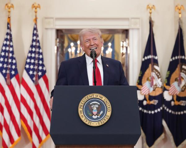 Trump amenaza con abandonar la OTAN: "Debería avergonzarse de sí misma"