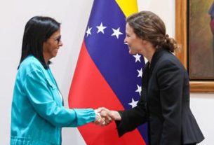 Delcy Rodríguez se reunió en Venezuela con una delegación del Banco Mundial