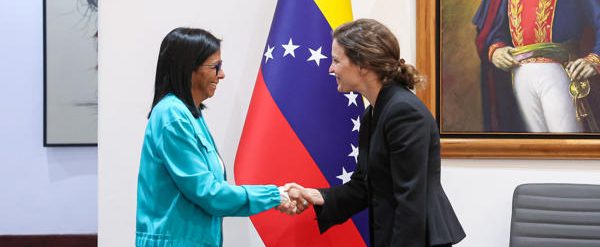 Delcy Rodríguez se reunió en Venezuela con una delegación del Banco Mundial