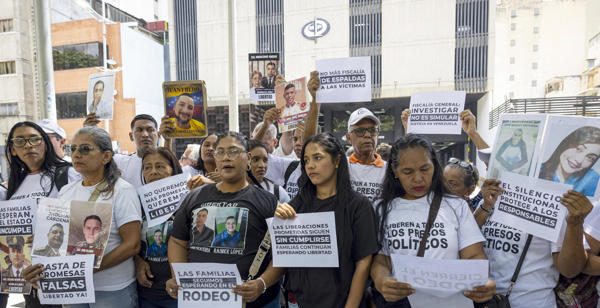 Familiares denuncian que Fiscalía incumple "acuerdos" sobre presos políticos en Venezuela