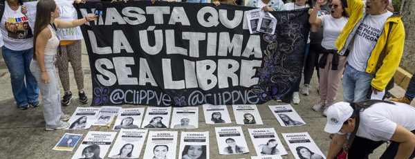 Familias exigen a Delcy Rodríguez liberar a presas políticas en protesta frente a cárcel