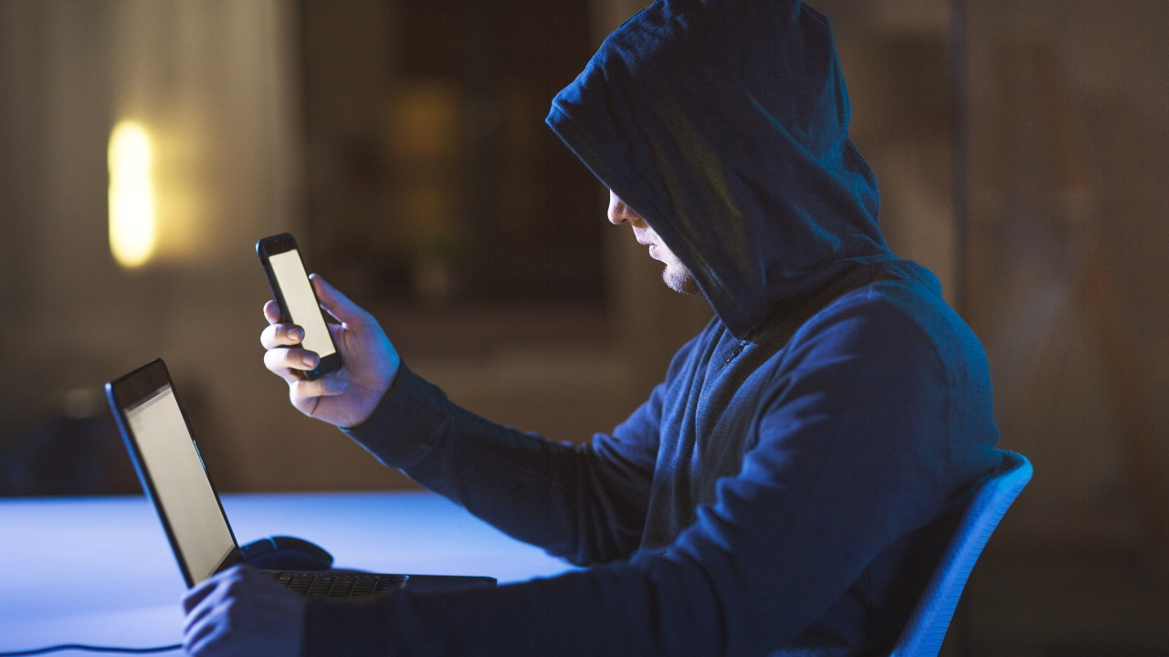 Hay 3 señales principales que se producen cuando tu teléfono móvil ha sido hackeado, qué debes hacer