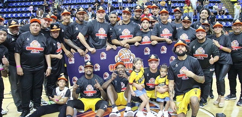 Los campeones de Gaiteros junto a Jagi Caps realizaron épica jornada de autógrafos para la fanaticada