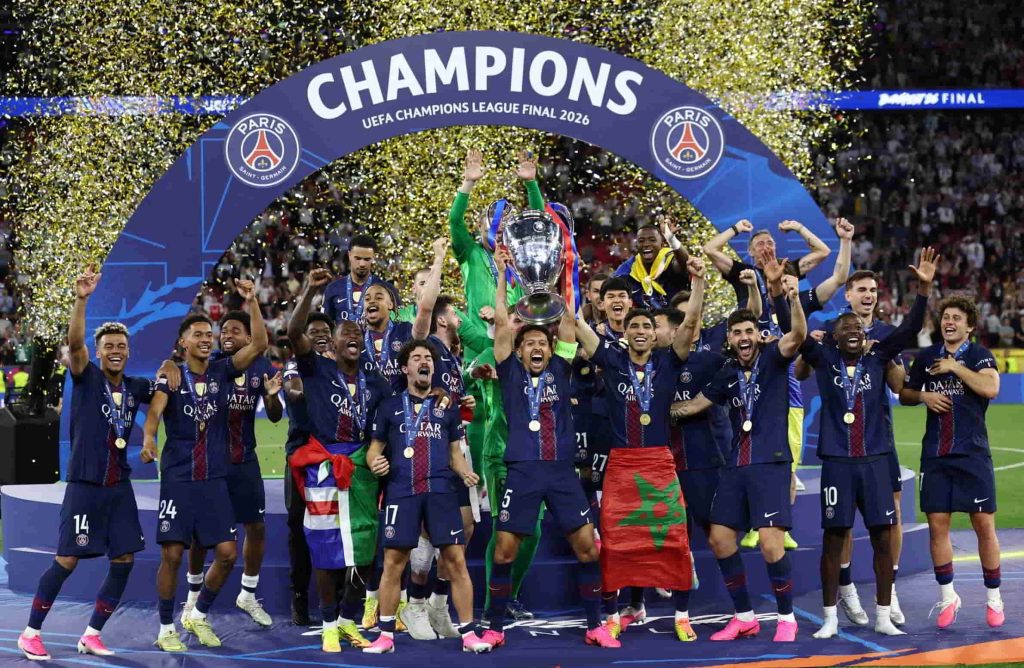 Rara manera de celebrar el triunfo del PSG: Final de nervios