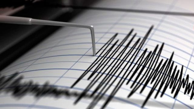 Usuarios de cuentas en las redes sociales reportan temblor en Caracas a las 9:50 pm de este sábado #16May