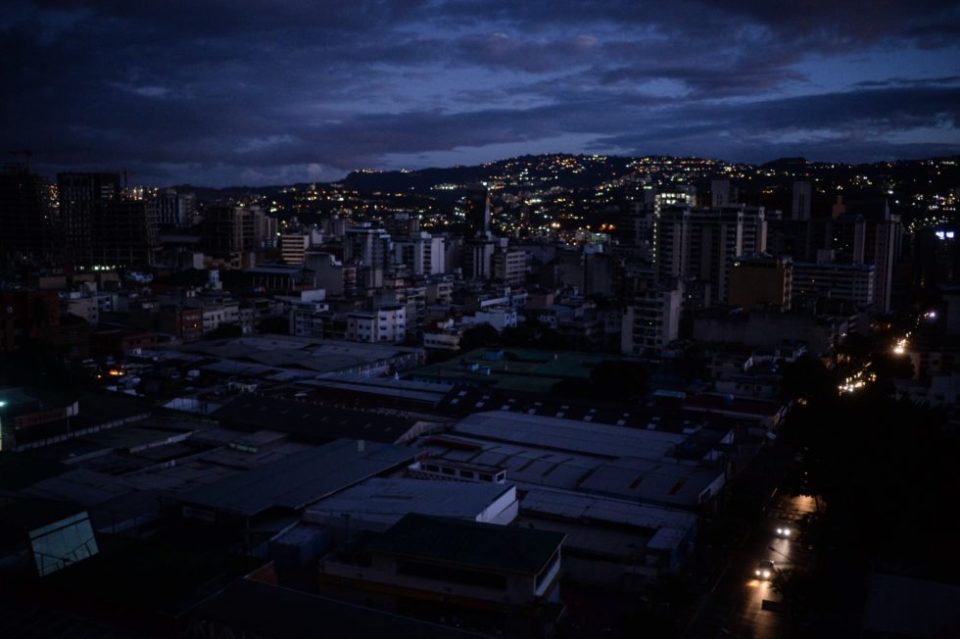 Venezuela realiza "maniobras" para estabilizar el sistema eléctrico ante "hito de demanda"
